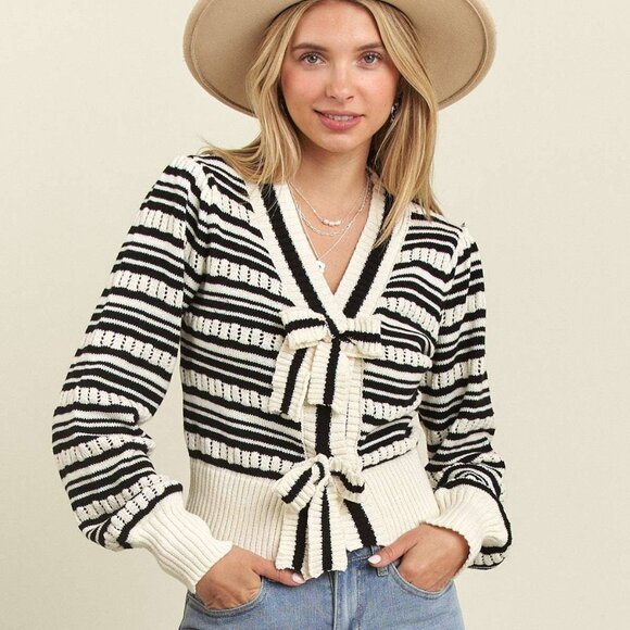 NWT Madelyn Black and White Stripe Bow Tie Sweater Size Small - Picture 1 of 4